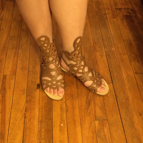 🆕 Ziko Cognac Sandals - Picture 2 of 6